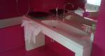 Ružová kúpeľňa zo špeciálnym náterom a umývadlo Laufen.